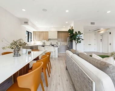 137 N Doheny Drive - Photo Thumbnail 7