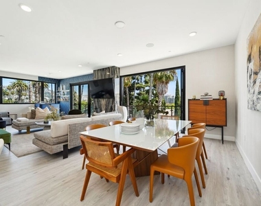 137 N Doheny Drive - Photo Thumbnail 8