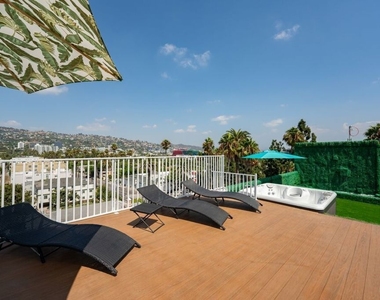 137 N Doheny Drive - Photo Thumbnail 37
