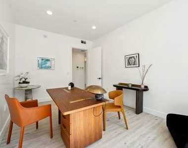 137 N Doheny Drive - Photo Thumbnail 21