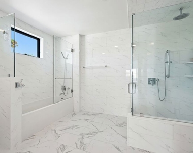 137 N Doheny Drive - Photo Thumbnail 32