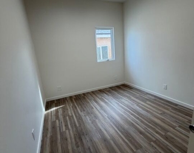 11018 Herrick Avenue - Photo Thumbnail 12