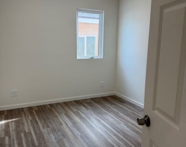 11018 Herrick Avenue - Photo Thumbnail 11