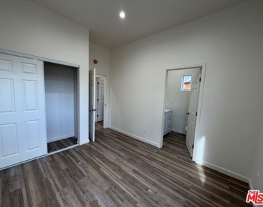 11018 Herrick Avenue - Photo Thumbnail 7