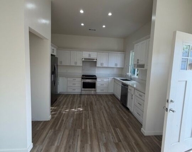 11018 Herrick Avenue - Photo Thumbnail 2