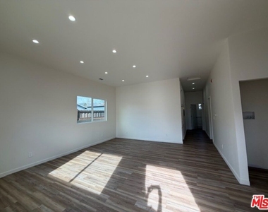 11018 Herrick Avenue - Photo Thumbnail 10