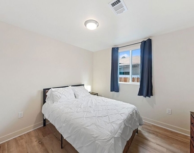 5912 S Flower Street - Photo Thumbnail 22