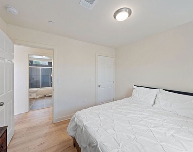 5912 S Flower Street - Photo Thumbnail 23