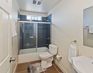5912 S Flower Street - Photo Thumbnail 44