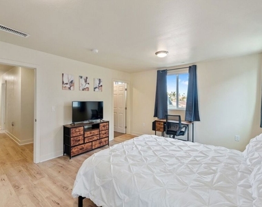 5912 S Flower Street - Photo Thumbnail 34
