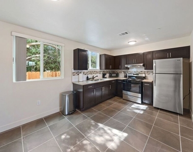 5912 S Flower Street - Photo Thumbnail 12