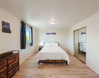 5912 S Flower Street - Photo Thumbnail 15