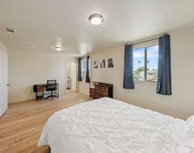 5912 S Flower Street - Photo Thumbnail 43