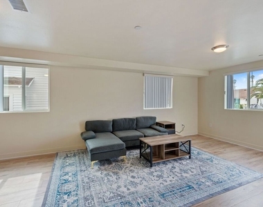 5912 S Flower Street - Photo Thumbnail 8