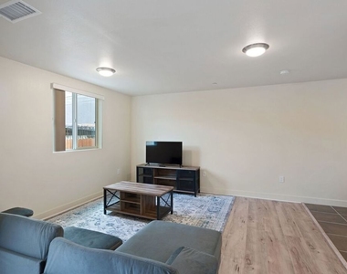 5912 S Flower Street - Photo Thumbnail 6