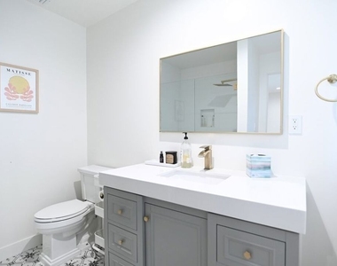 1430 Stearns Drive - Photo Thumbnail 22