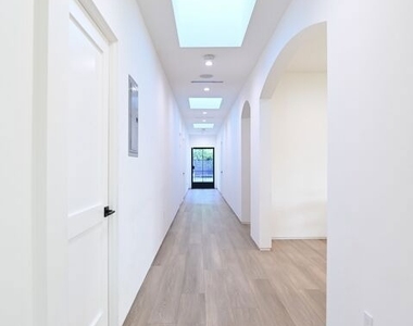 1430 Stearns Drive - Photo Thumbnail 10