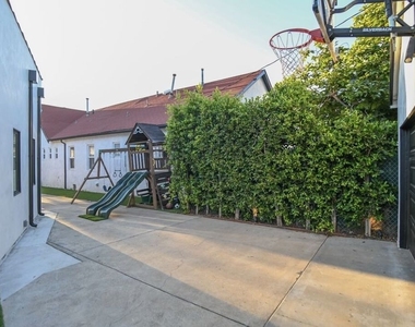 1430 Stearns Drive - Photo Thumbnail 24