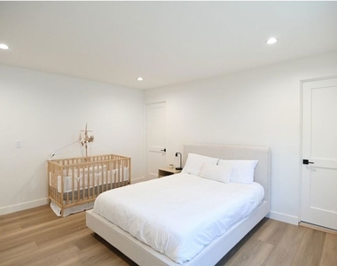 1430 Stearns Drive - Photo Thumbnail 19