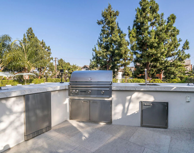 8787 Shoreham Drive - Photo Thumbnail 23