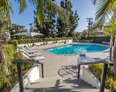 8787 Shoreham Drive - Photo Thumbnail 24
