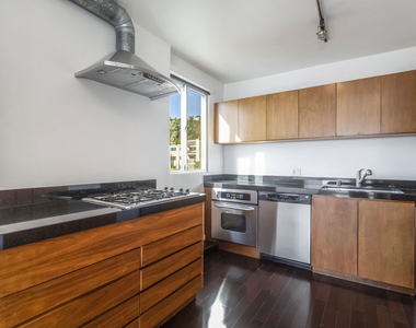 8787 Shoreham Drive - Photo Thumbnail 16