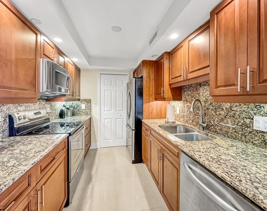 3000 N Ocean Drive - Photo Thumbnail 7