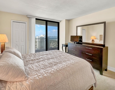 3000 N Ocean Drive - Photo Thumbnail 10