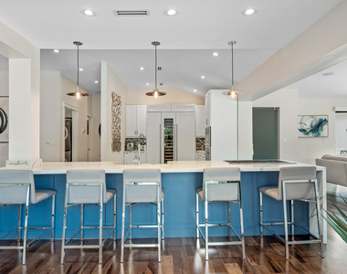 1117 Lake Drive - Photo Thumbnail 12