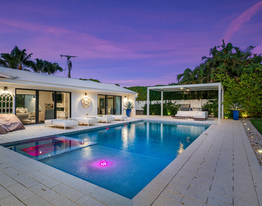 1117 Lake Drive - Photo Thumbnail 4