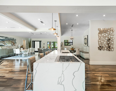 1117 Lake Drive - Photo Thumbnail 14