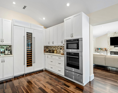 1117 Lake Drive - Photo Thumbnail 13