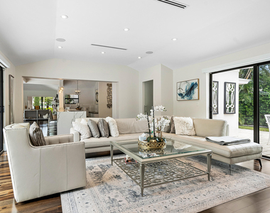 1117 Lake Drive - Photo Thumbnail 6