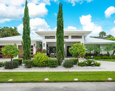 1117 Lake Drive - Photo Thumbnail 3
