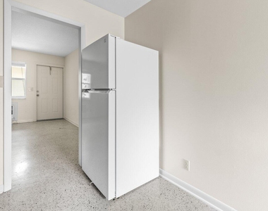751 Hummingbird Way - Photo Thumbnail 4
