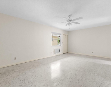751 Hummingbird Way - Photo Thumbnail 6