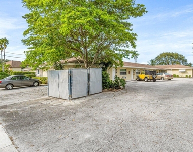 751 Hummingbird Way - Photo Thumbnail 17
