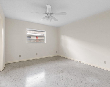 751 Hummingbird Way - Photo Thumbnail 11