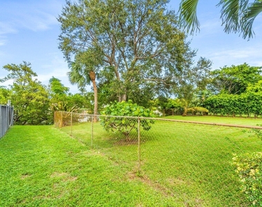 751 Hummingbird Way - Photo Thumbnail 13