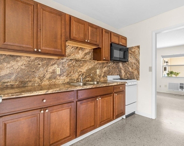 751 Hummingbird Way - Photo Thumbnail 3