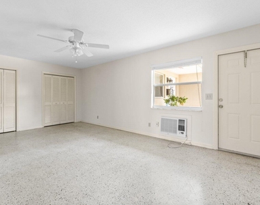 751 Hummingbird Way - Photo Thumbnail 5