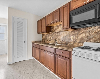 751 Hummingbird Way - Photo Thumbnail 2
