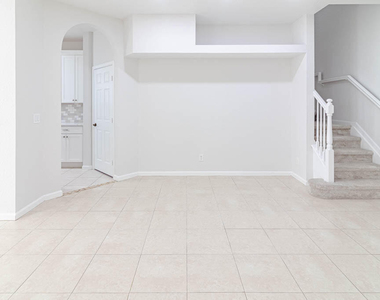 356 Se Bloxham Way - Photo Thumbnail 7