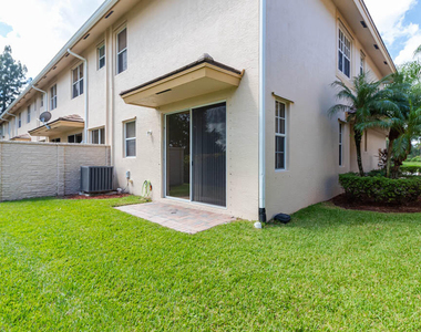 356 Se Bloxham Way - Photo Thumbnail 4