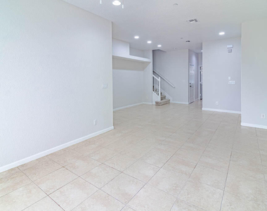 356 Se Bloxham Way - Photo Thumbnail 15