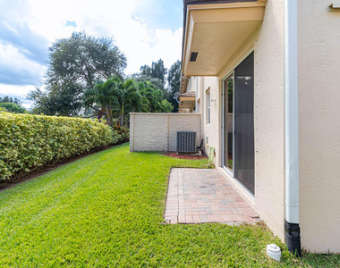 356 Se Bloxham Way - Photo Thumbnail 5