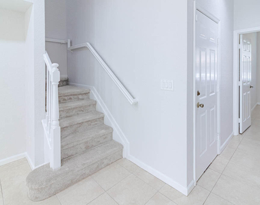 356 Se Bloxham Way - Photo Thumbnail 17