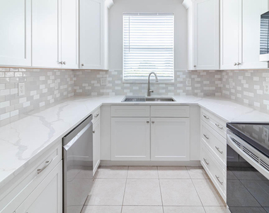 356 Se Bloxham Way - Photo Thumbnail 9