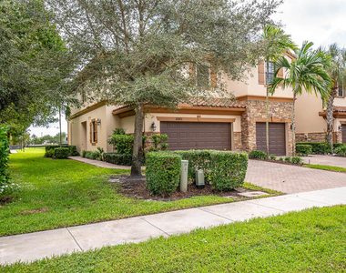 10283 Wellington Parc Drive - Photo Thumbnail 3