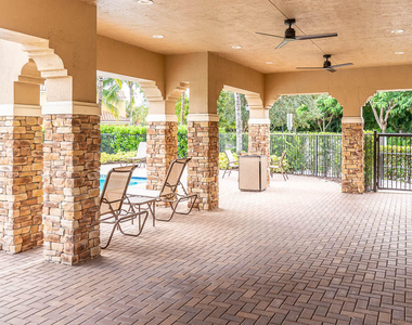10283 Wellington Parc Drive - Photo Thumbnail 2